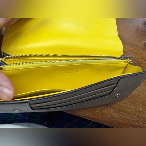 Celine large flap multifunction wallet in grained leather - Picture 6 of 11